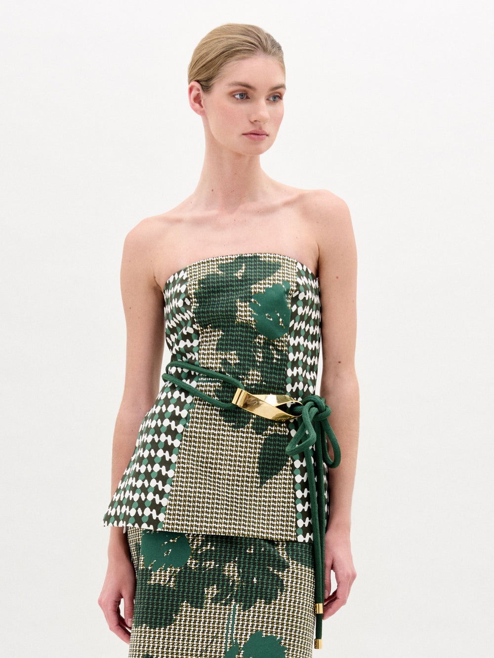 ASTOR_TOP_-ABSTRACT_GREEN_PATTERN_FRONT_FALL_2025