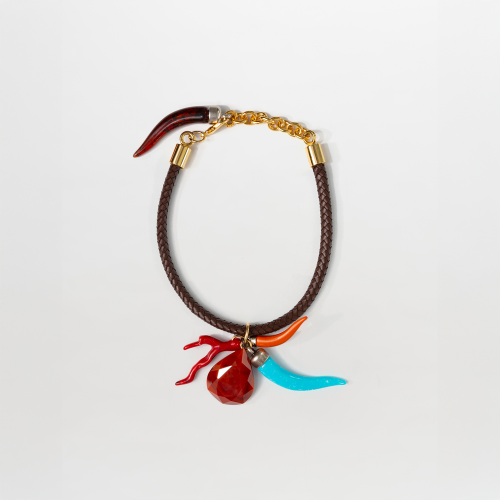 Chocker Leslie
