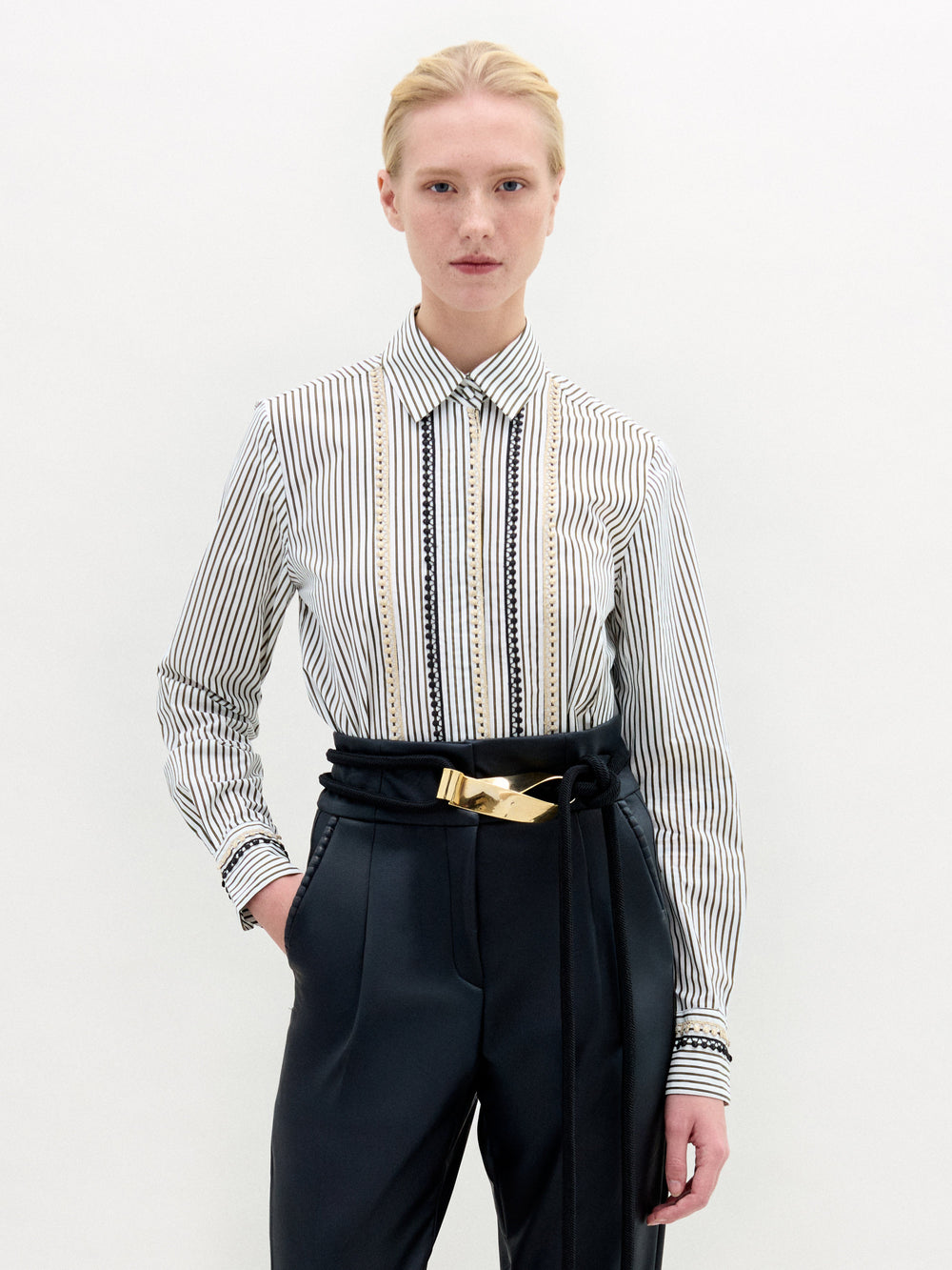 NAROA_BLOUSE_BLACK_GOLD_STRIPES_FRONT_FALL_2025