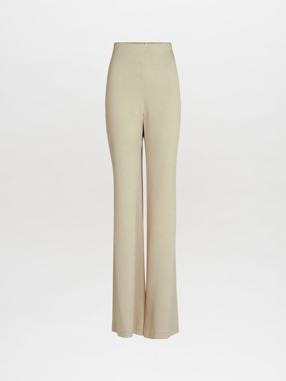 Pantalón Palermo beige, de tiro alto y pierna ancha, confeccionado en lujoso satén martillado. El pantalón presenta una apariencia suave y sin costuras, sin botones ni cierres visibles, sobre un fondo blanco liso.