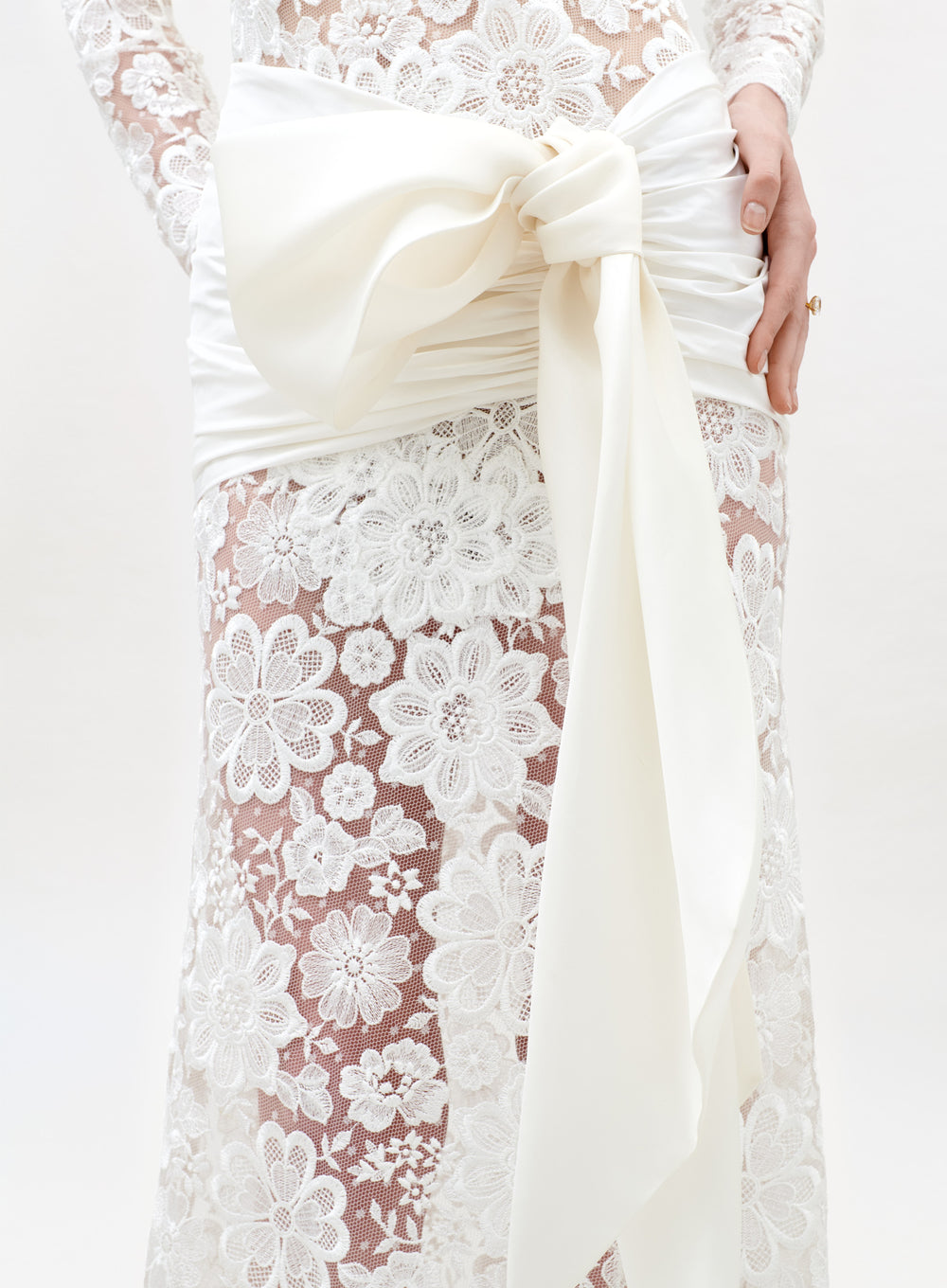 00_AlmaDress_White_BridesCapsule2026_DETAIL