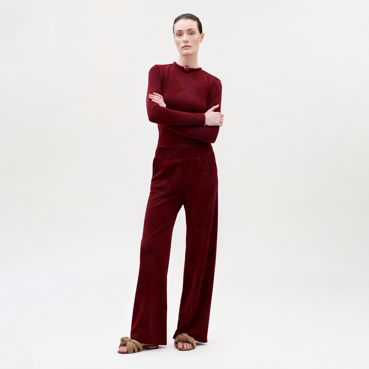 16_ColbiePant_Burgundy_HOLIDAYCAPSULE2026_FRONT