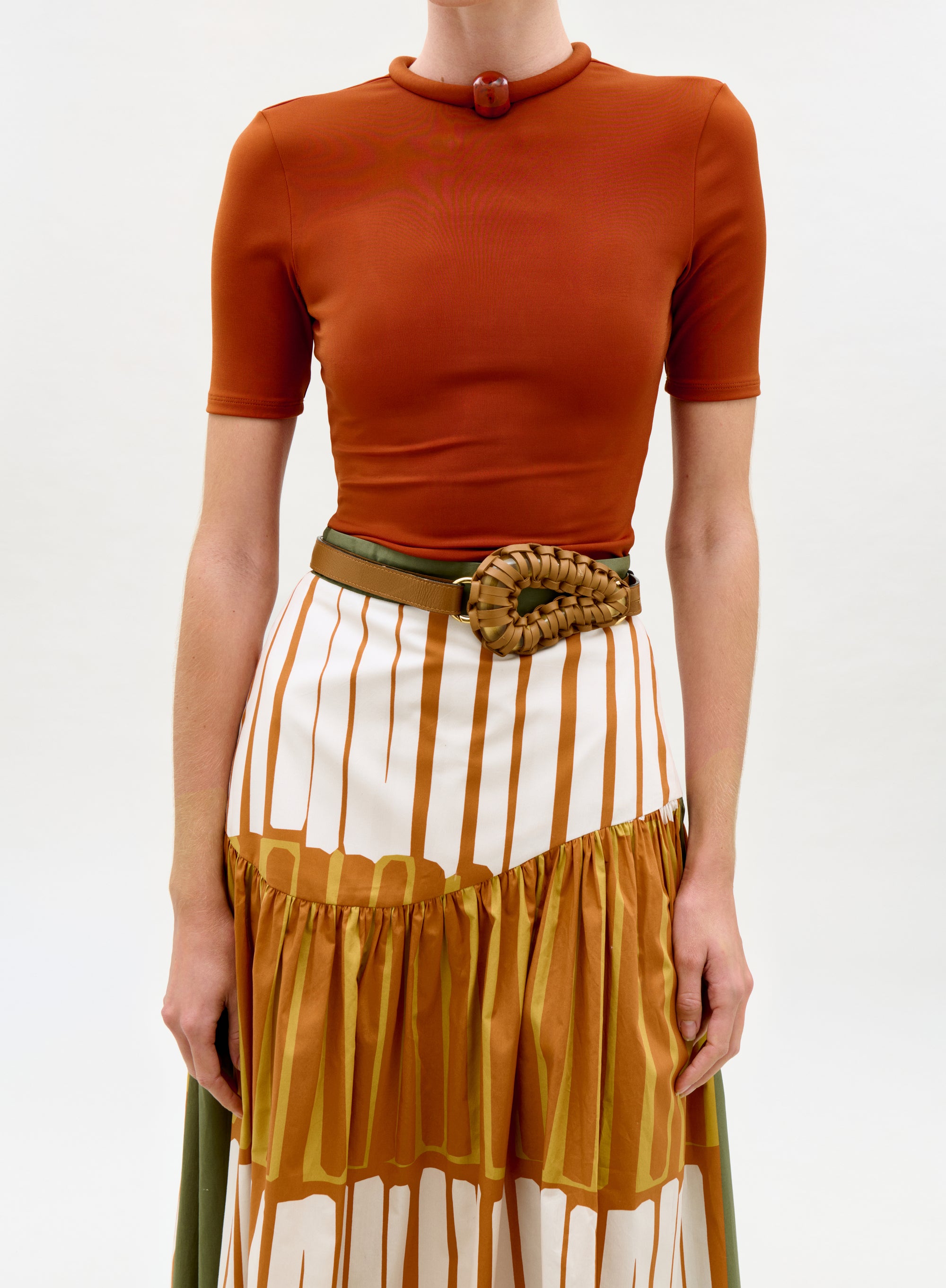 18___Varinia_T-Shirt___Terracota_PRE_FALL_2026_DETAIL