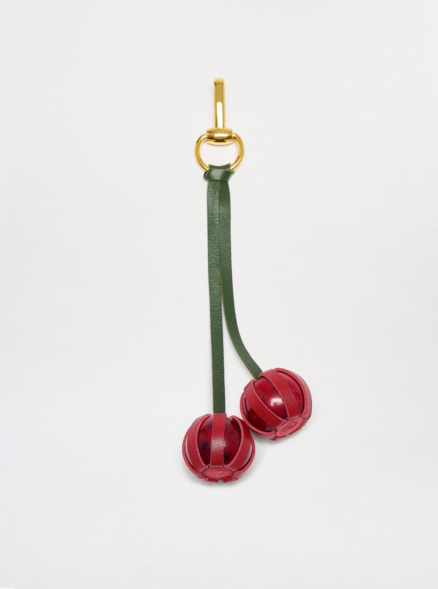 ACC02_Charm_Manzana_Shopify