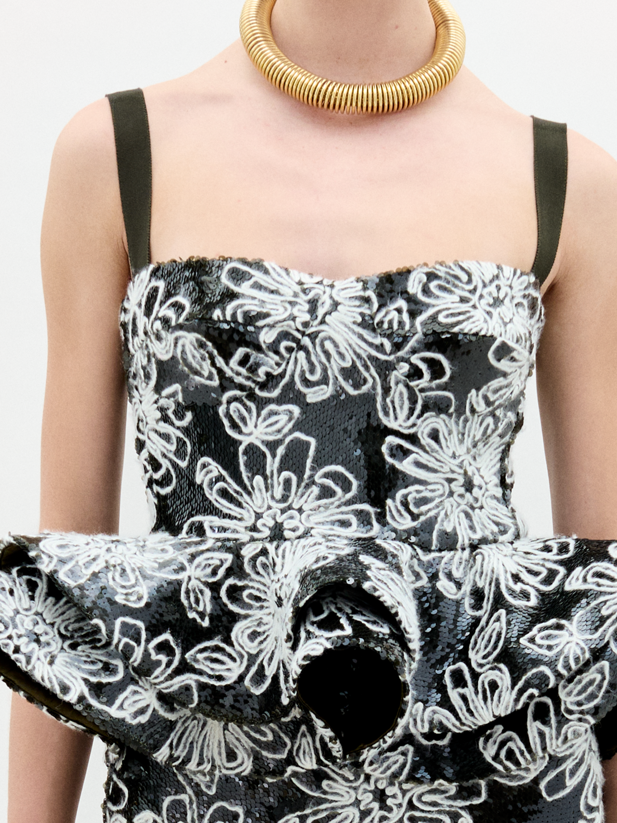 ADRIANATOP-GREENSEQUINS_DETAIL_HolidayCapsule2025_1