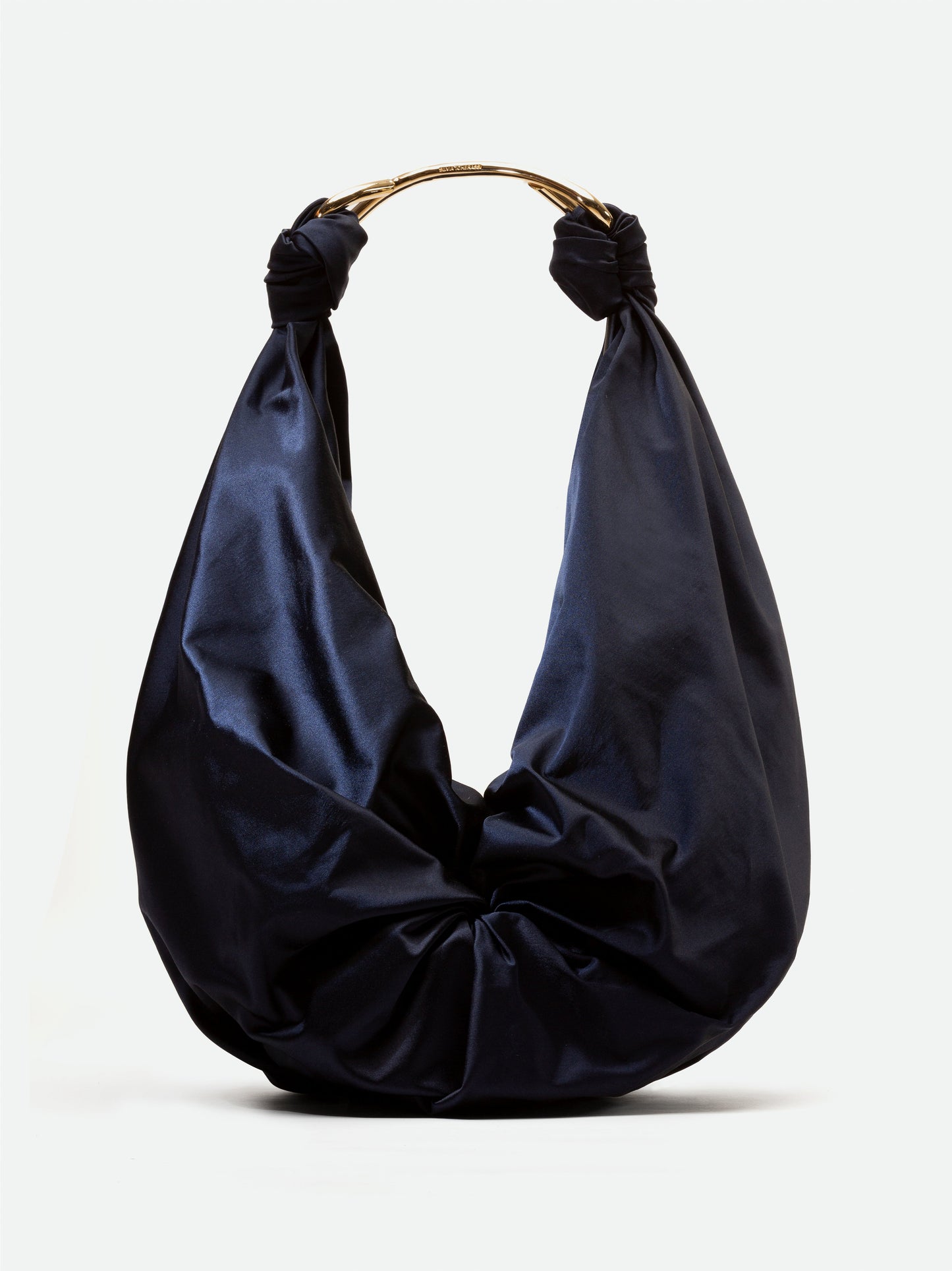 A Sofia Bag (Maxi) Navy, available for pre-order now. Mark your calendar for the ship-by date on November 15th, 2024.