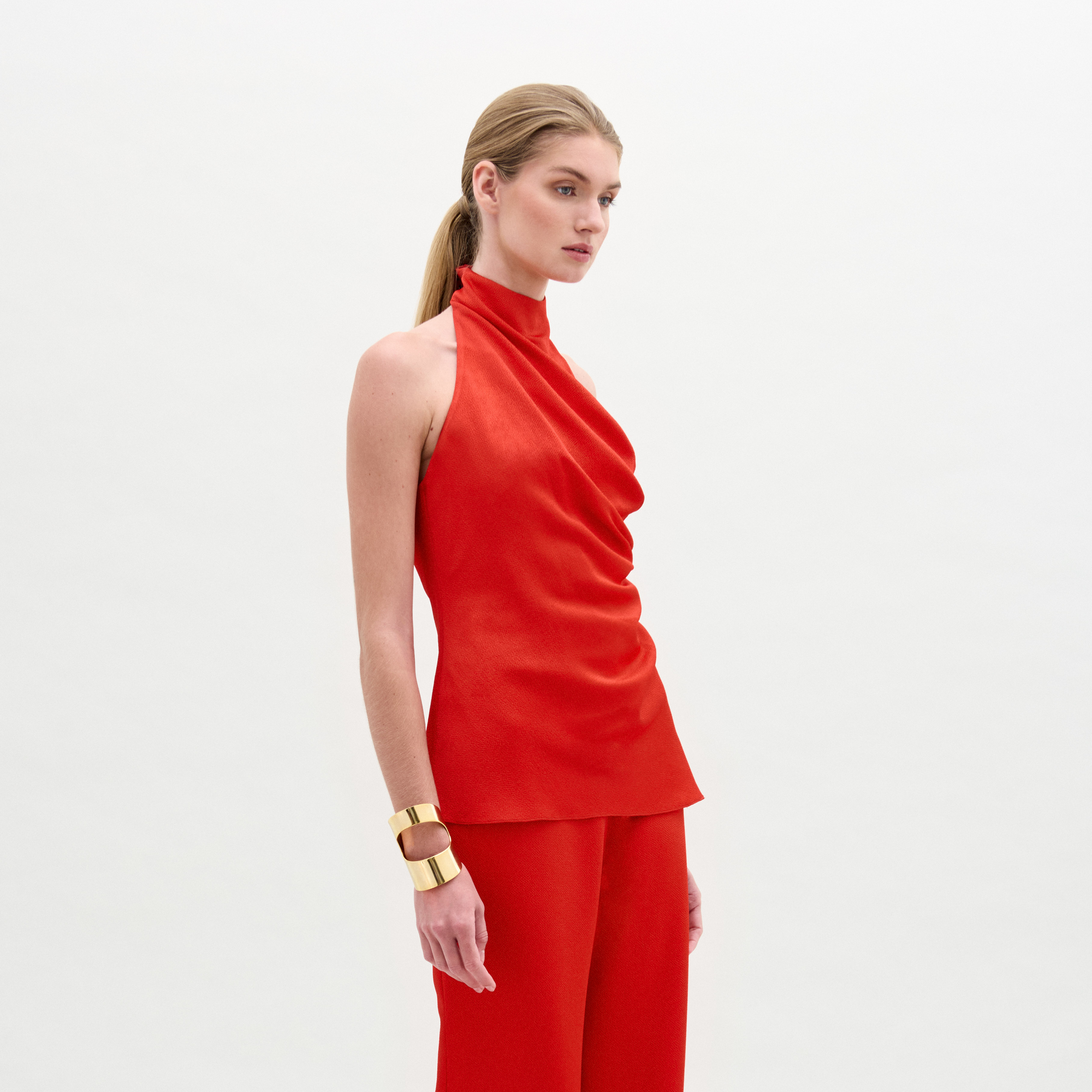 DINABLOUSE-PONCIANAROUGE_FRONT_PRE-FALL2025