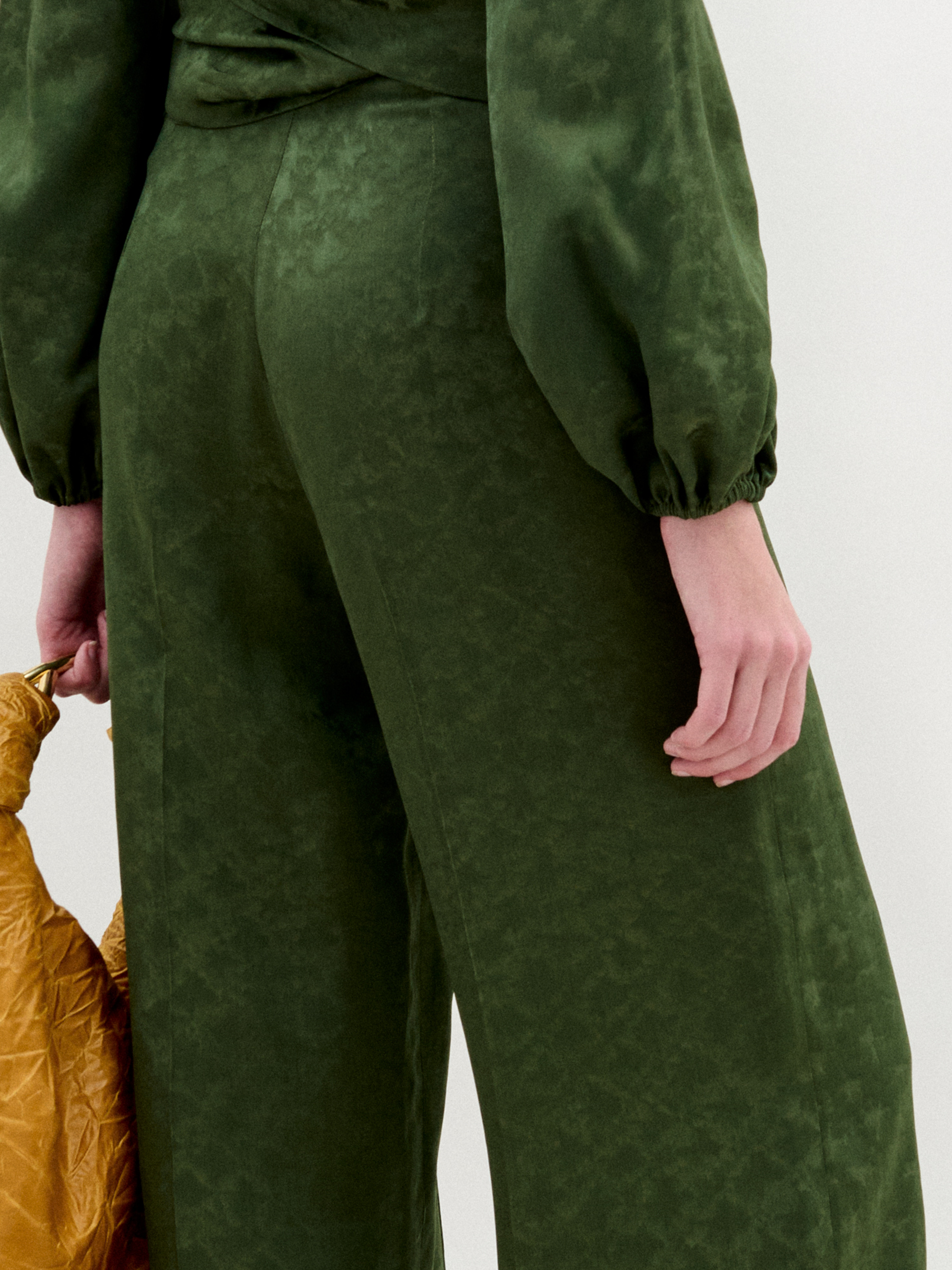 EMINEPANT-HUNTERGREEN_BACKDETAIL_FALL2025
