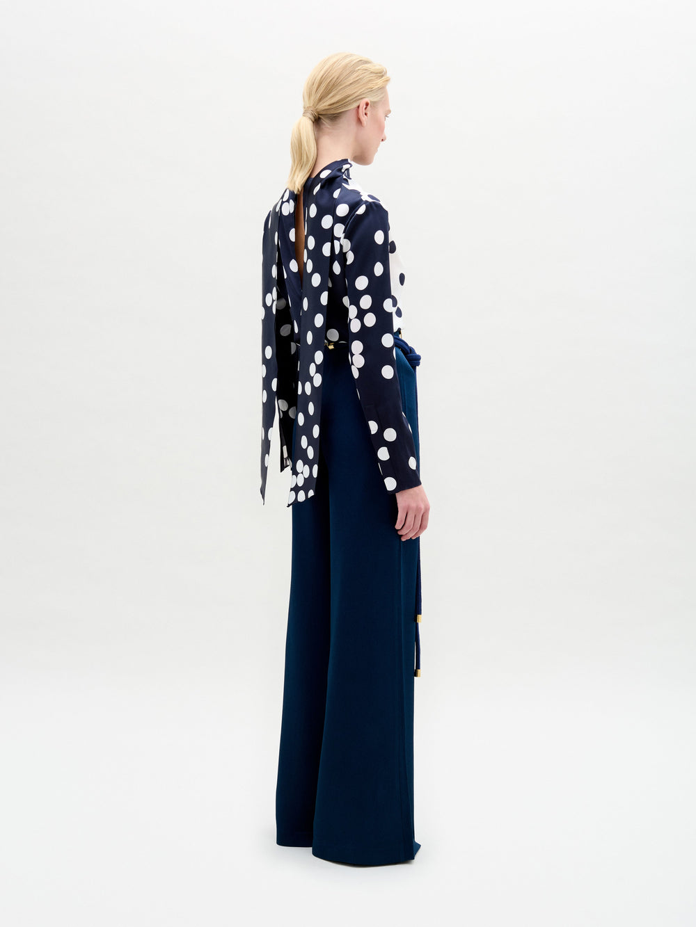 GABYBLOUSE-NAVYWHITEDOTS_PALERMOPANT-NAVY_BACK_PRE-FALL2025__1_85732518-9fec-457c-b7e2-27157c8f48f8