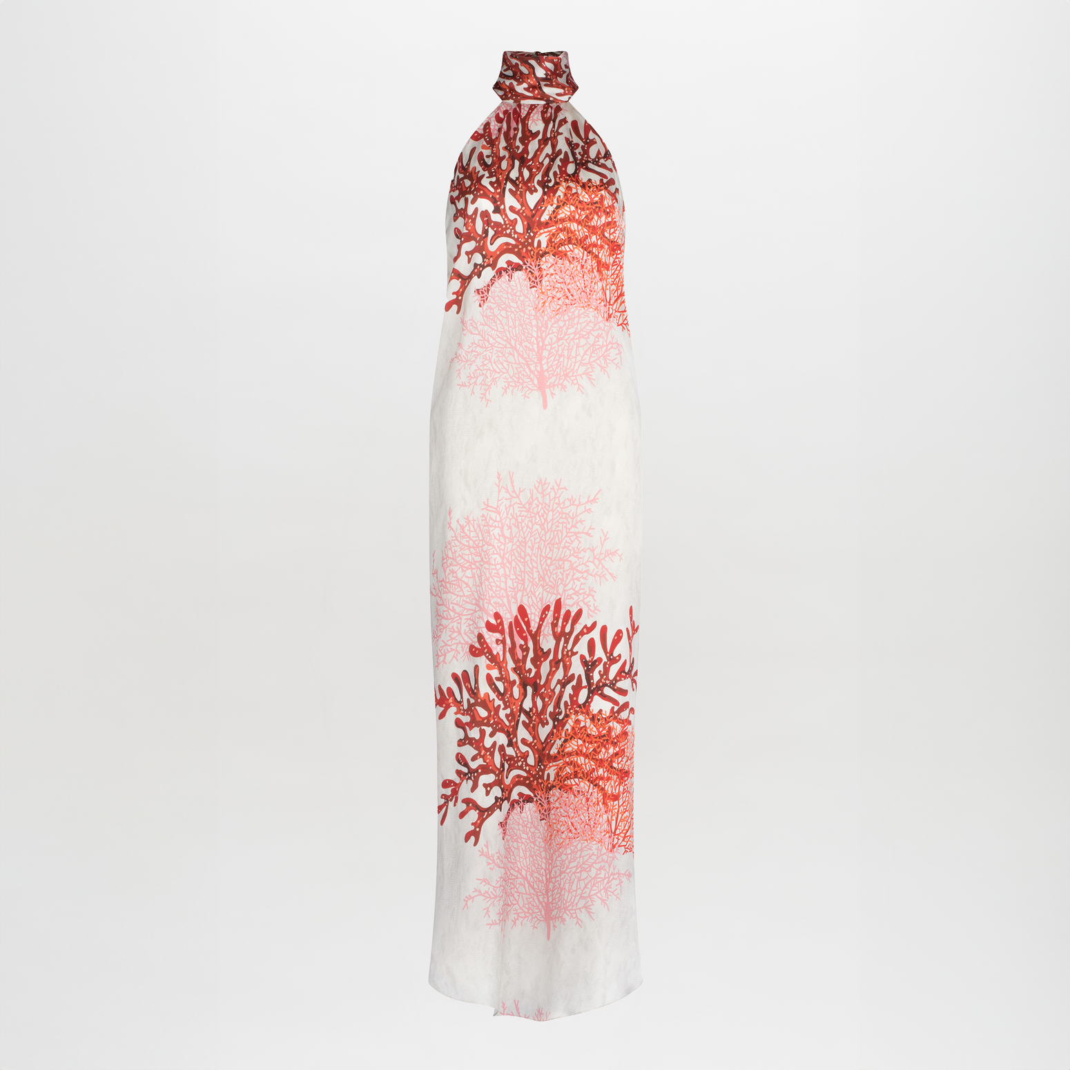 El Vestido Galia es un vestido halter sin mangas con escote en V y estampado de arrecife de coral en tonos rojos y rosas sobre fondo blanco, con silueta recta y largo hasta el suelo.