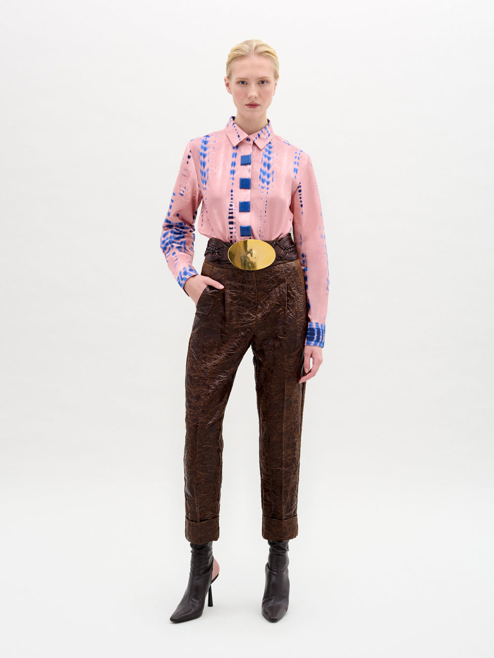 NAROABLOUSE-PINKWATERCOLOR_MOADPANT-CACAO_FRONT_FALL2025