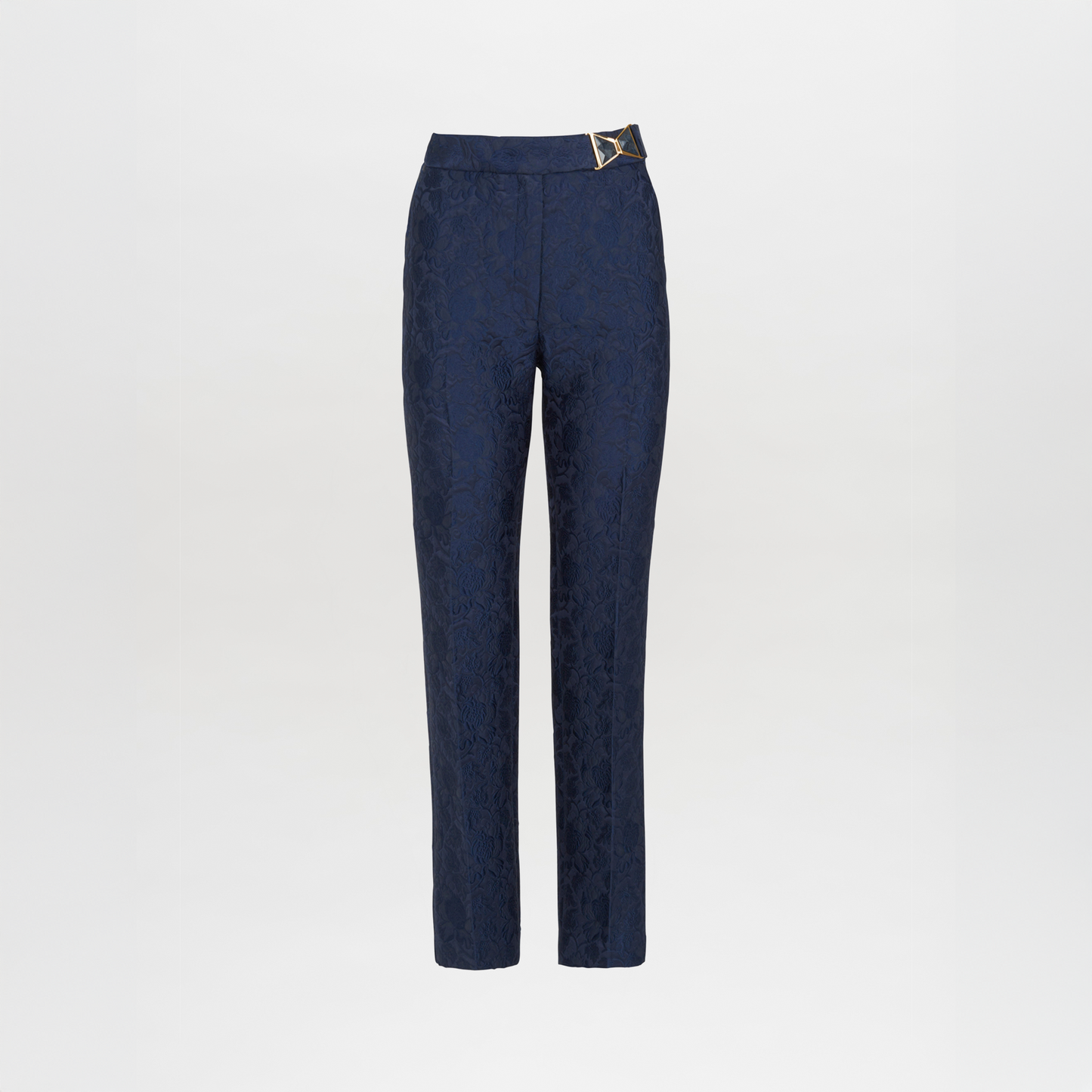 Pantalón Orion Navy de la temporada en azul marino, de cintura alta con patrón floral sutil y hebilla dorada decorativa en la pretina, confeccionado en material sofisticado y presentado sobre fondo blanco.