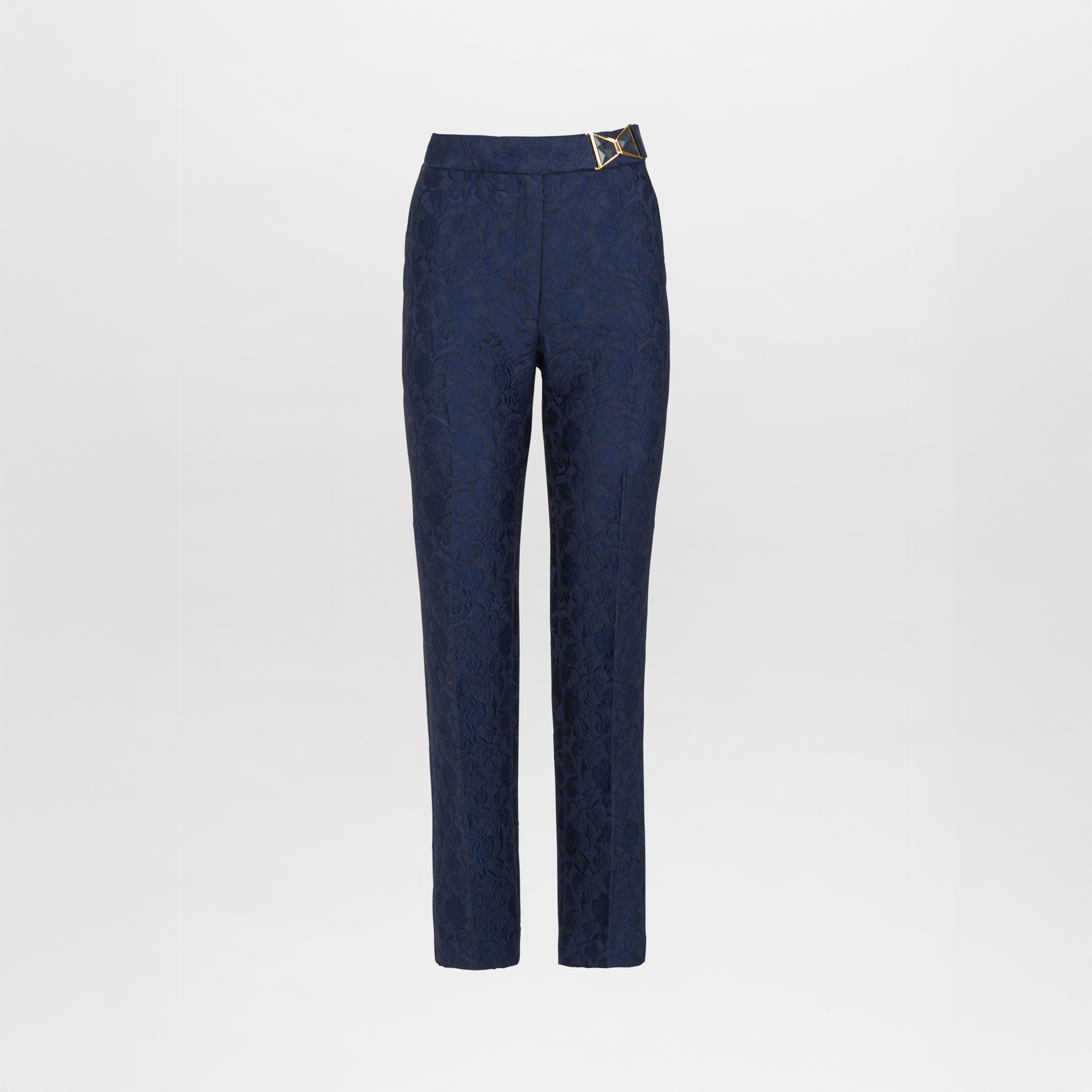 Pantalón Orion Navy de la temporada en azul marino, de cintura alta con patrón floral sutil y hebilla dorada decorativa en la pretina, confeccionado en material sofisticado y presentado sobre fondo blanco.