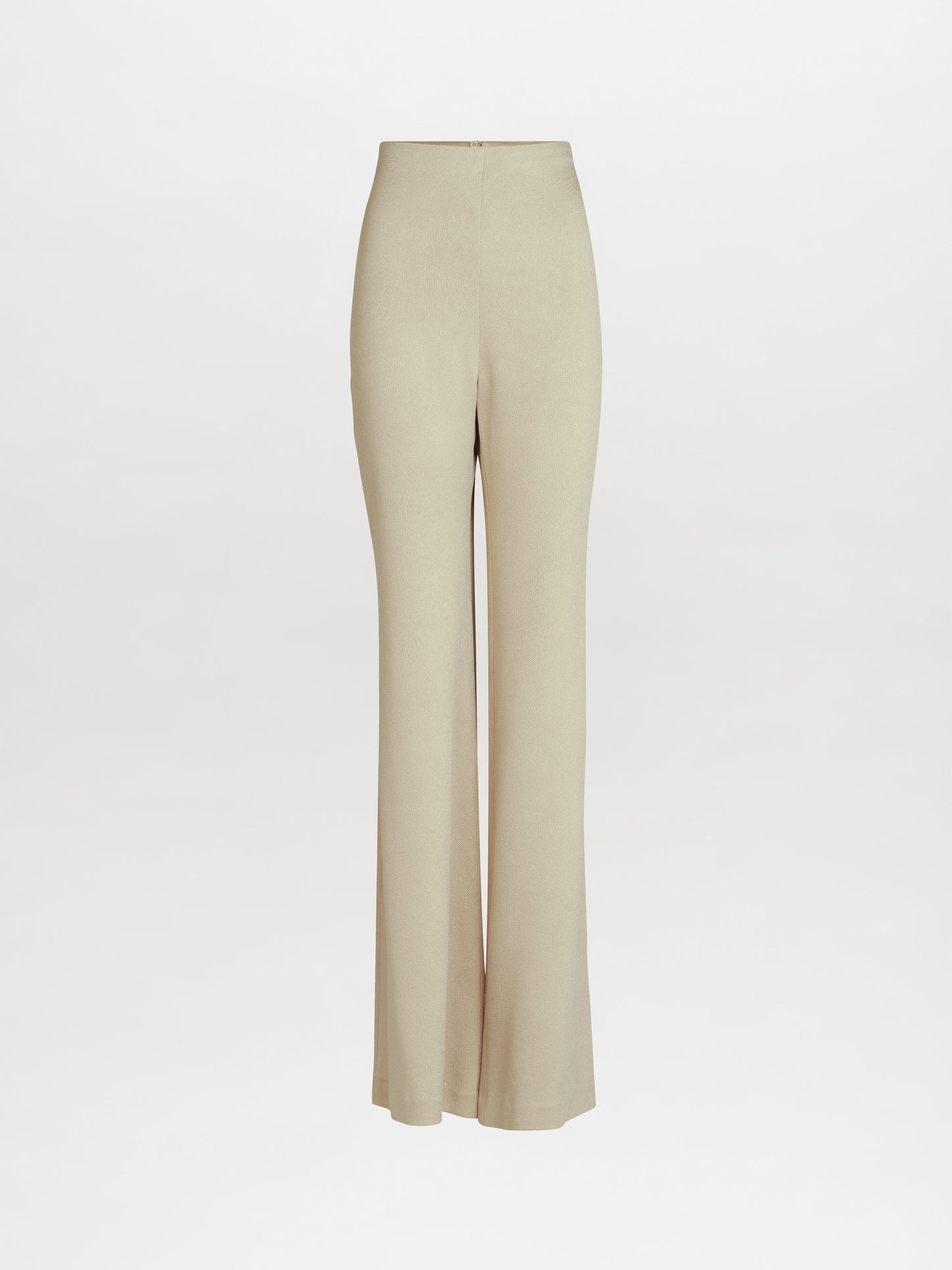 Pantalón Palermo beige, de tiro alto y pierna ancha, confeccionado en lujoso satén martillado. El pantalón presenta una apariencia suave y sin costuras, sin botones ni cierres visibles, sobre un fondo blanco liso.