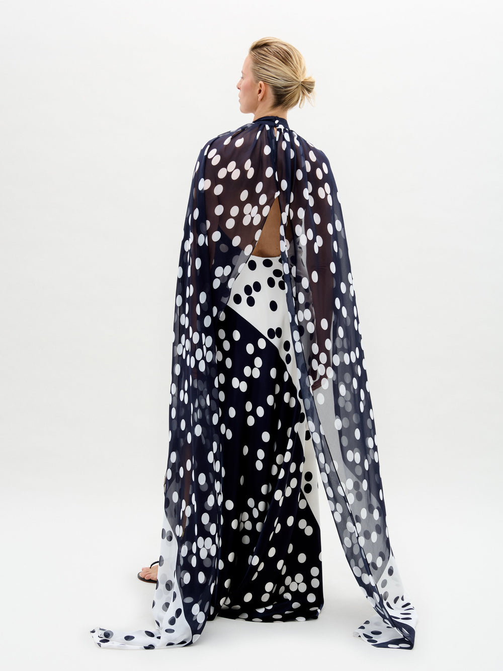 SABINADRESS-NAVYWHITEDOTS_Back_PRE-FALL2025__1