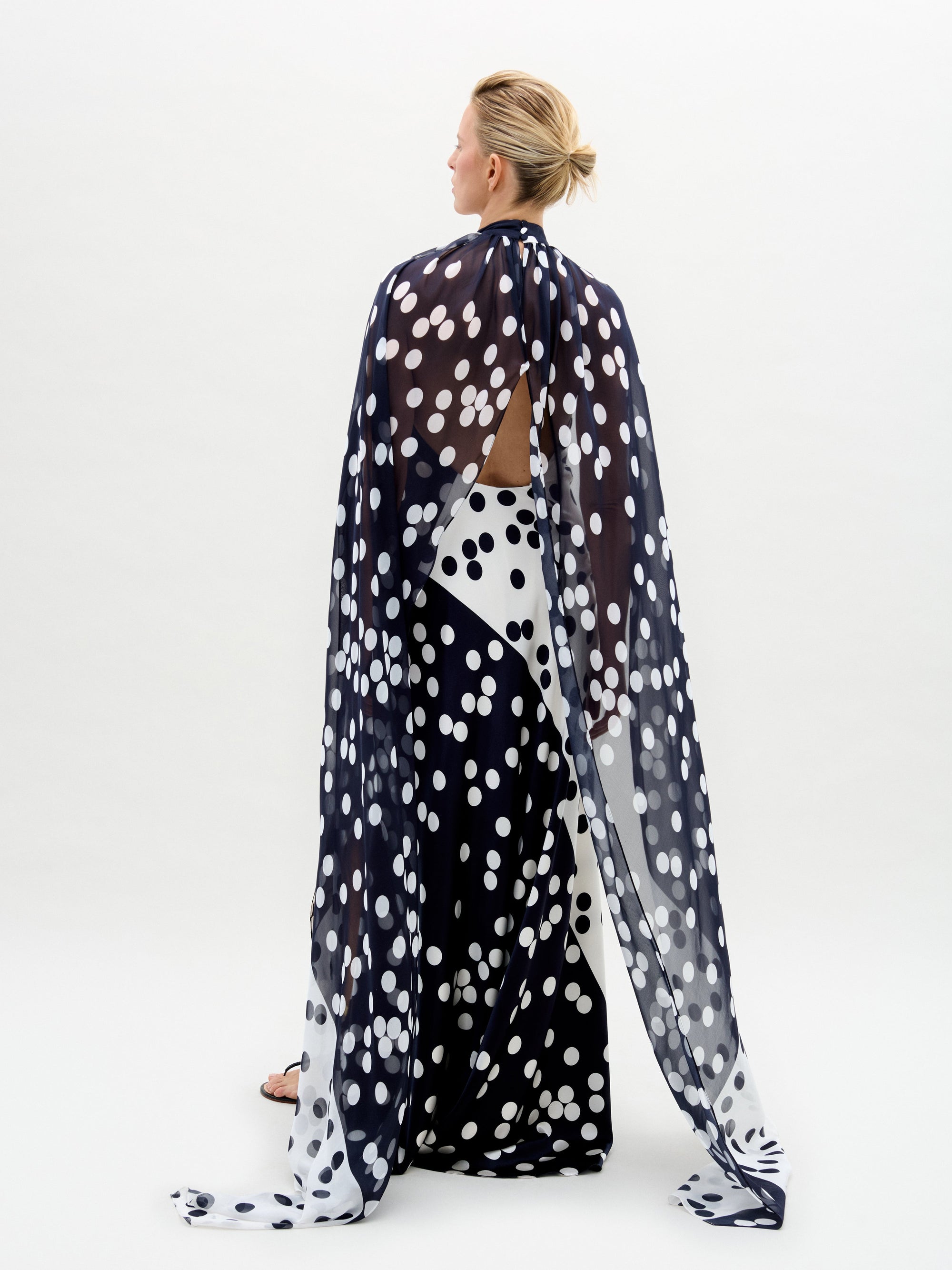SABINADRESS-NAVYWHITEDOTS_Back_PRE-FALL2025__1