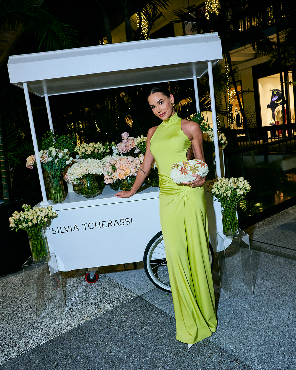 Women_in_lime_dress