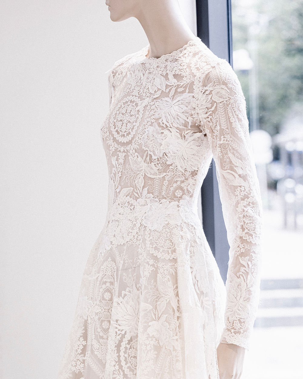 mannequin_wedding_dress