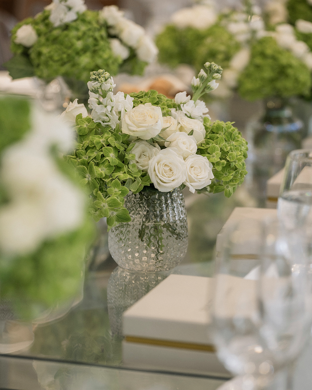 table_with_flowers_888332d6-9c1e-4be1-954b-bf0d2b620486