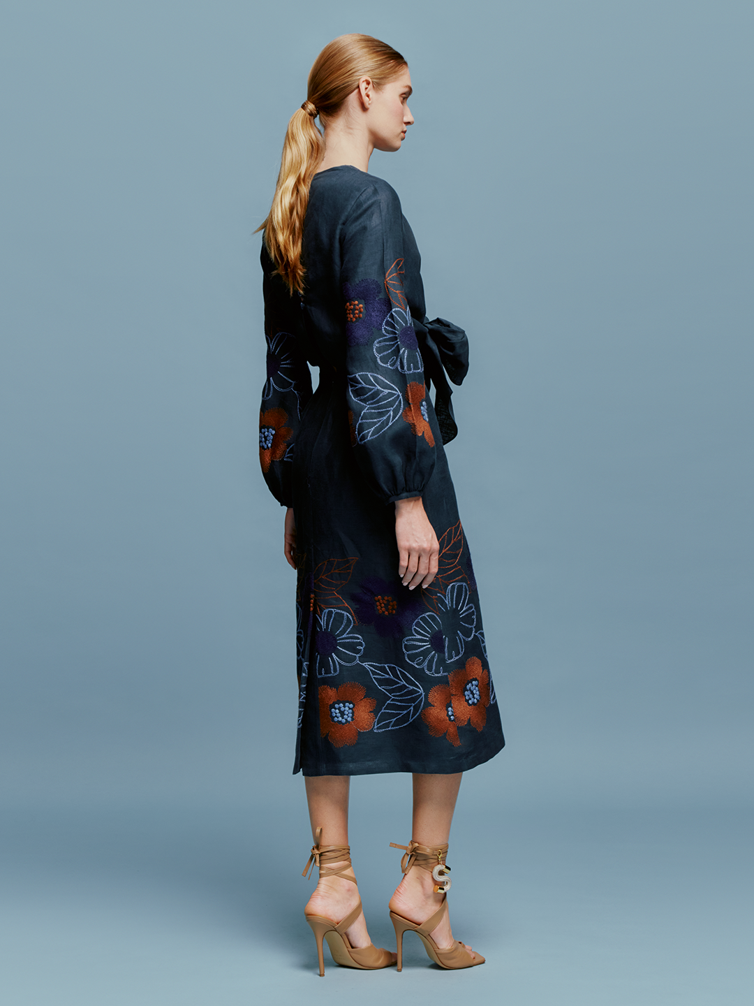 Vestido Laoise Navy Ochre Flower Embroidery